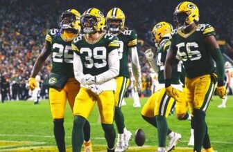 Packers clinch playoff berth with 1st shutout in N...
