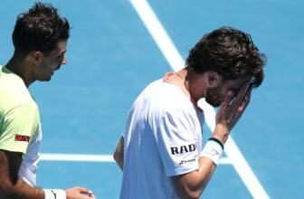 Cameron Norrie: British tennis player throws racke...