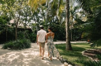 Romantic hotels near US cities for a weekend getaw...