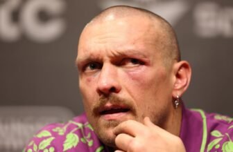 Oleksandr Usyk reacts to Daniel Dubois confrontati...