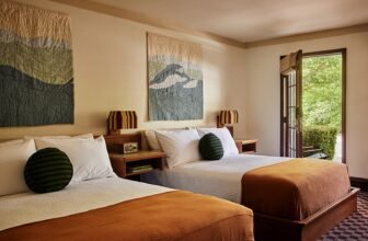 How to earn Marriott elite status through credit c...