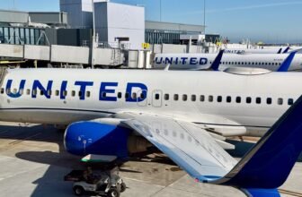 United cuts flights, but still sees strength for i...