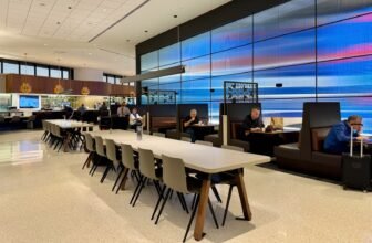 How to get United Club lounge access: From credit ...