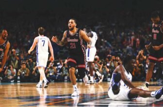 Houston completes improbable comeback to stun Duke...