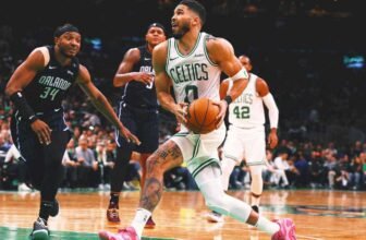 Jayson Tatum stays in after hard fall as Celtics c...