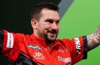 Players Championship Darts: Jonny Clayton wins Eve...