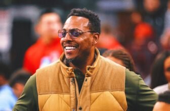 Paul Pierce walks to work in L.A. after Knicks tak...