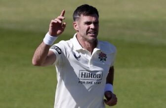 County Championship: James Anderson back in the wi...