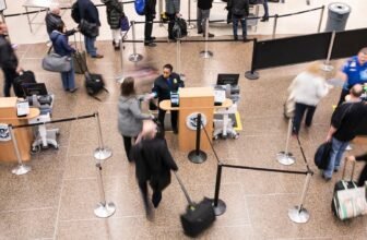 Alaska Airlines adding TSA Touchless ID at Los Ang...