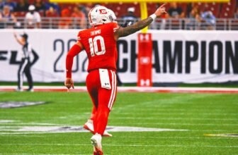 Defenders’ monster TDs highlight top plays f...