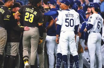 Benches clear, managers tossed after Tatis gets hi...