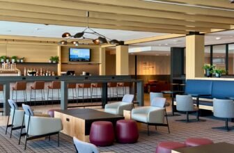 United Airlines debuts massive new club in Denver