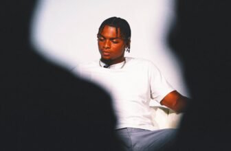 New York Jets QB Justin Fields Carted Off at Train...