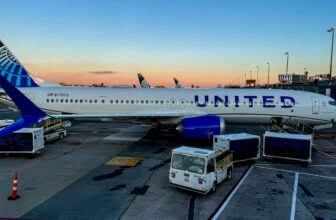 United warns of delays after ground stop for ̵...