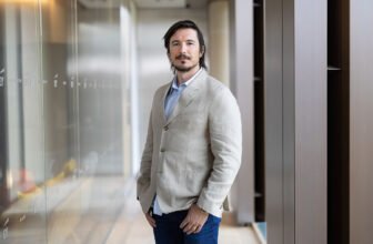 Robinhood embraces copy trading after warning comp...