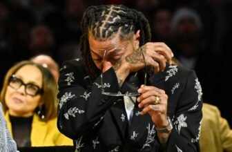 NBA: Derrick Rose’s No 1 jersey retired by t...