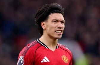 Paul Scholes tells Lisandro Martinez to ‘gro...