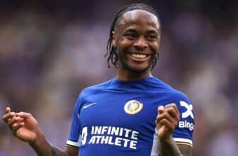 Raheem Sterling transfer news: Chelsea winger expe...