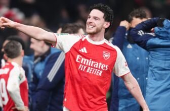Arsenal can win two or three trophies after beatin...