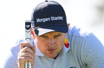 Justin Rose leads by six shots at Farmers Insuranc...