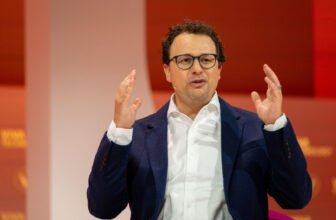 Anthropic CEO Dario Amodei calls OpenAI’s me...